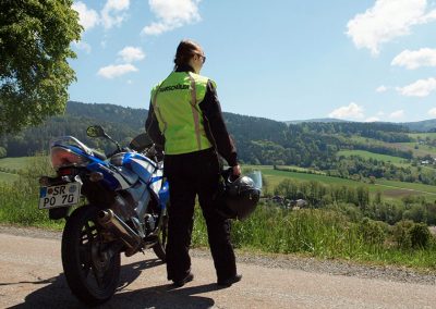 Motorradfahrschülerin der Fahrschule Perl in Neukirchen